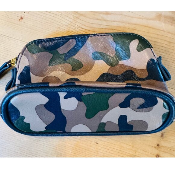 Mark & Graham Camo Tote Bag w/ Matching Pouch - Picture 8 of 9